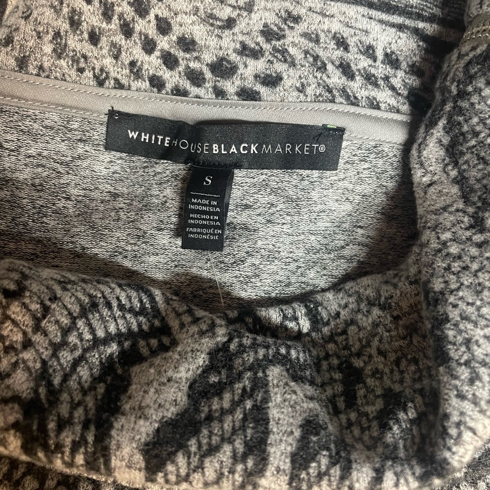 White House Black Market Funnel Neck Tunic Snakeprint, Small Zip Collar size S - Picture 5 of 7